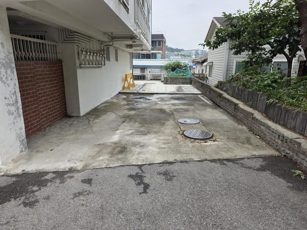 성북구 아스콘포장 빌라주차장 시공 전